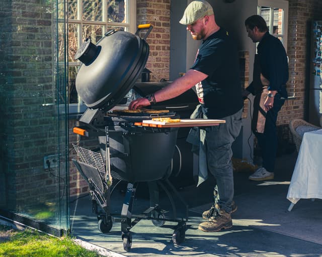 Grill Bill Pro III – XL Kamado BBQ 23.5"