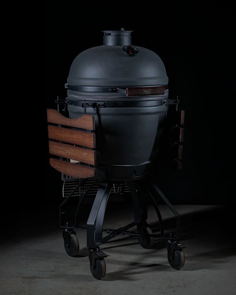 Matt-schwarzer Kamado